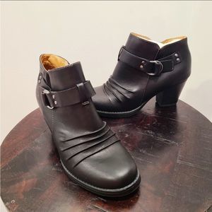 Natural soul black buckled ankle booties